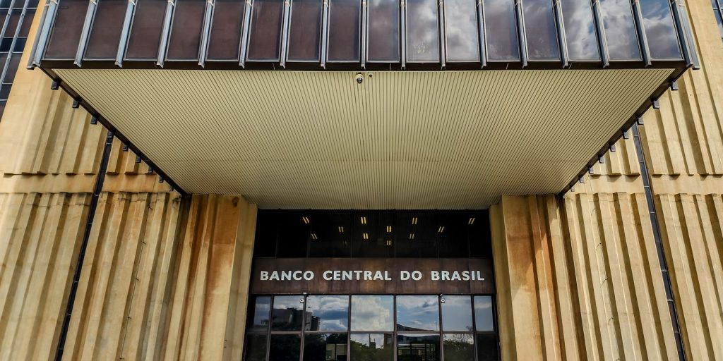 copom-eleva-juros-basicos-da-economia-para-12,25%-ao-ano