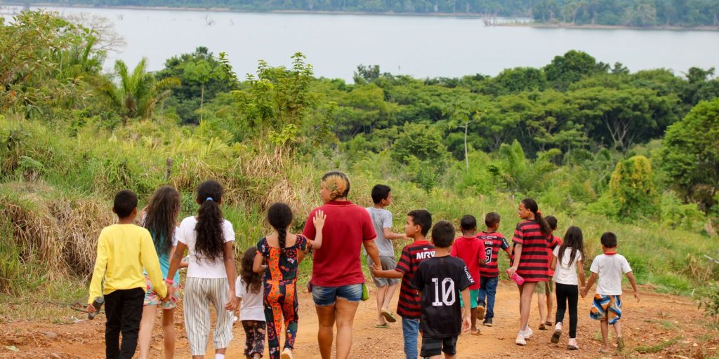 acoes-educativas-ajudam-povos-amazonicos-a-lidar-com-crise-climatica