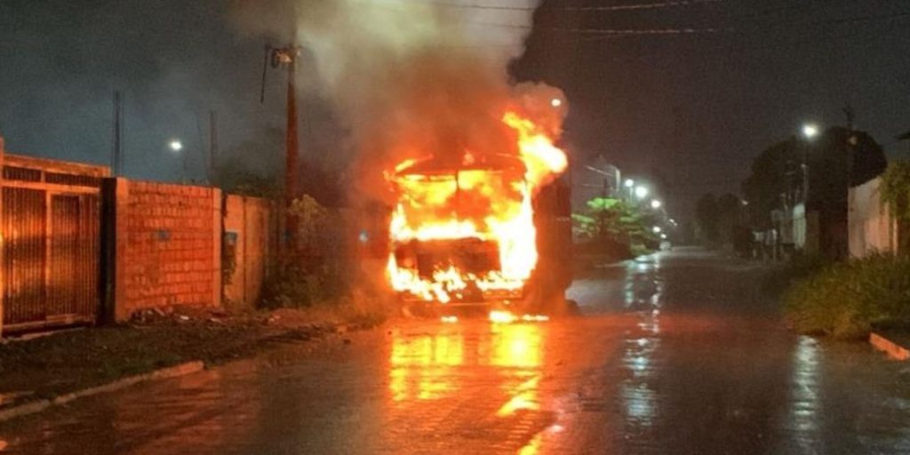 porto-velho:-criminosos-voltam-a-atacar-onibus-apos-reforco-policial