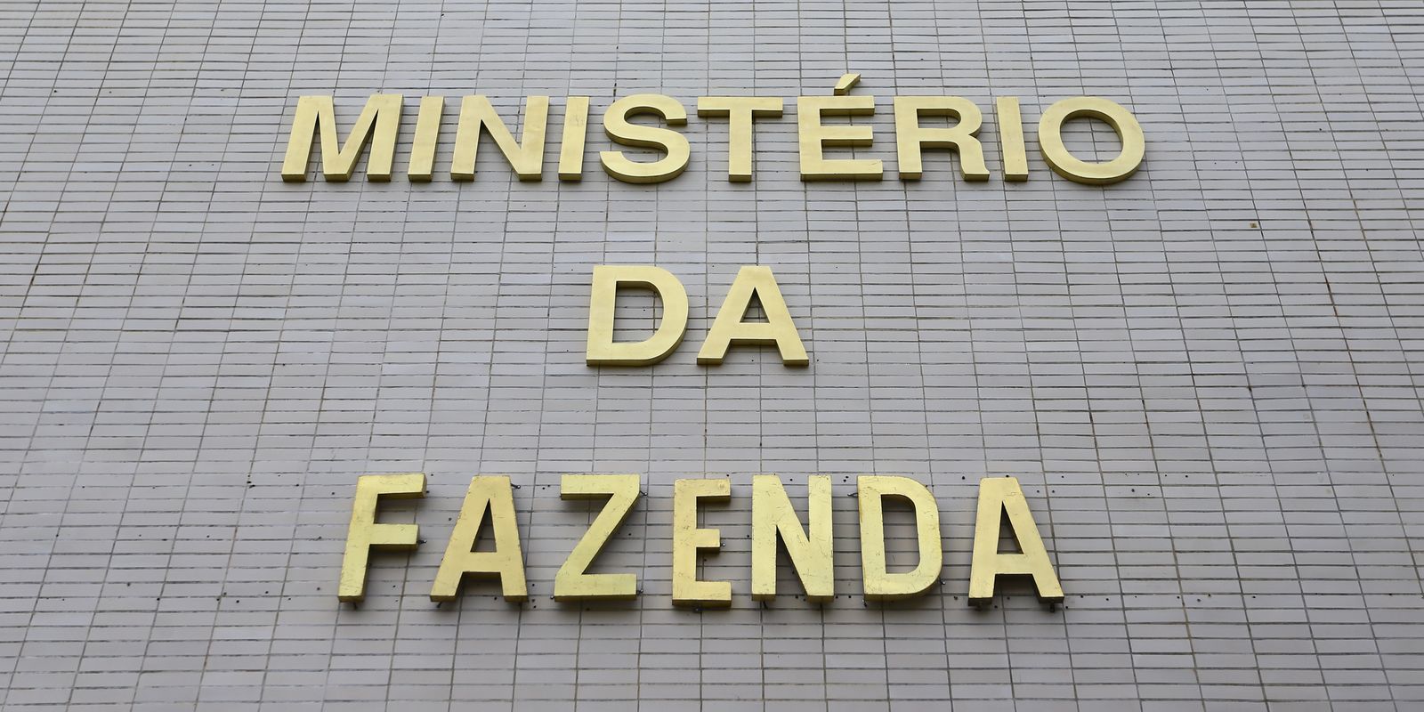 deficit-primario-cai-88,7%-em-novembro,-para-r$-4,515-bilhoes