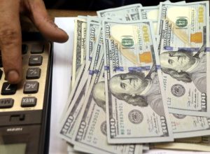 dolar-sobe-para-r$-6,09-e-bate-recorde-nominal-de-cotacao