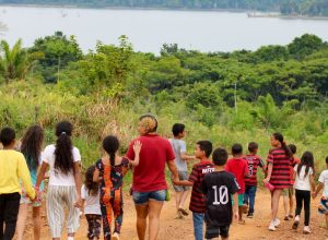 acoes-educativas-ajudam-povos-amazonicos-a-lidar-com-crise-climatica